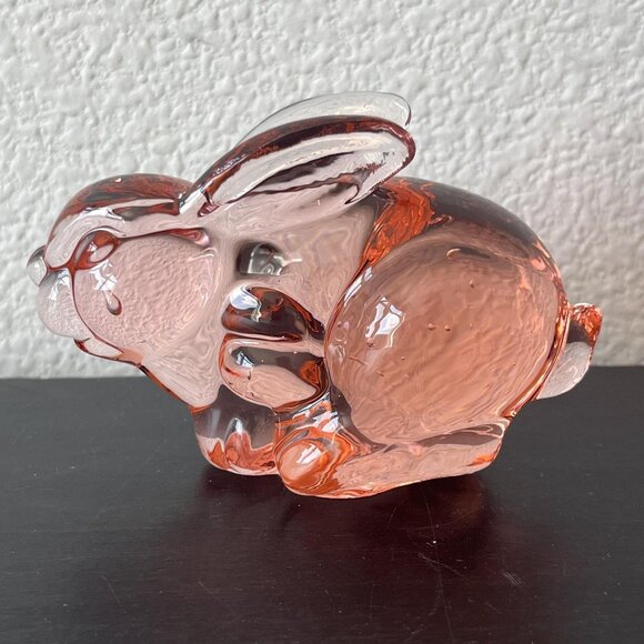 Vintage Coral Pink Glass Bunny Rabbit Figurine // 4" Long - Picture 2 of 7